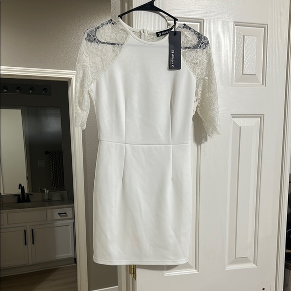 NWT Elegant White Lace Sleeve Dress - Picture 1 of 7